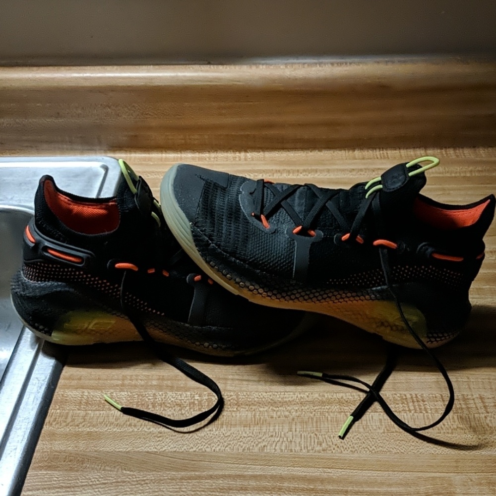 UA CURRY 6